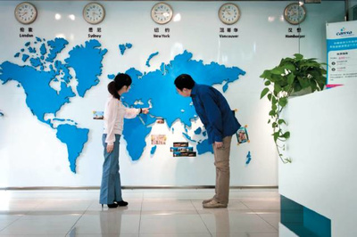 在線旅企線上爭流量、線下?lián)岄T店，傳統(tǒng)旅行社能否避免被“圍剿”？